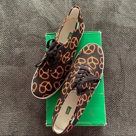 Keep Homer | Pretzel All-over Print Sneaker Men's size 11/ Womens size 12.5 NIB - Picture 2 of 5